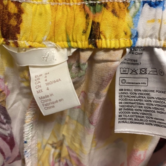 Bright and colorful Shorts - Picture 4 of 4